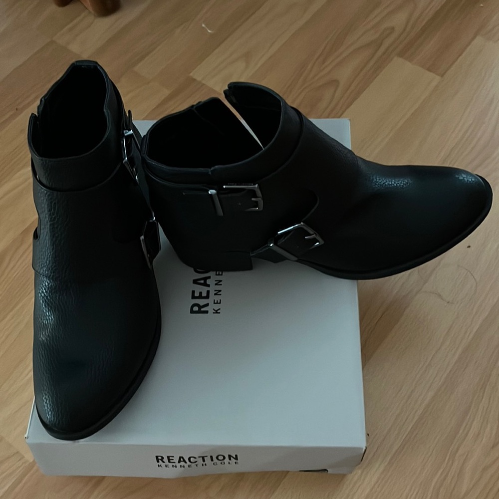Reaction by Kenneth Cole black ankle boots